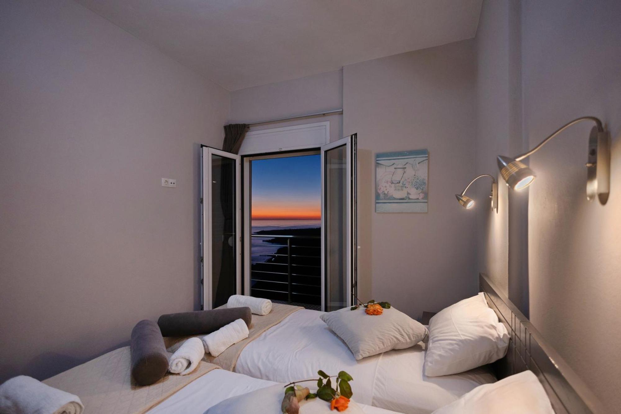 Akrotiri Panorama- Luxury Rental Apartments With Sea View Rodhákinon Exterior foto